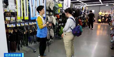 徒步登山熱帶火戶外用品市場(chǎng)，登山杖銷量同比暴漲900%